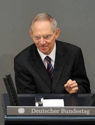 Bundesfinanzminister Wolfgang SCHÄUBLE (CDU) am Rednerpult. 32.Sitzung des Deutschen Bundestages zur Haushaltsdebatte im Plenarsaal , Berlin, 19.03.2010.