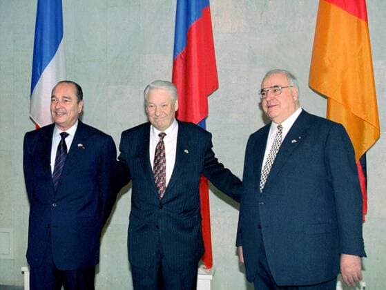 MOSCOW, March 26 - The first informal summit of the Great European Three , consisting of Russian President Boris Yeltsin, French President Jacques Chirac and German Chancellor Helmut Kohl, started this morning at the Bor sanatorium outside Moscow,located at the 48-th kilometer of the Kashira highway. They met for a cup of tea at the quarters of the Russian president. Then, the three leaders started talks.Picture shows the presidents (left to right) Jacques Chirac, Boris Yeltsin and Helmut Kohl posing for a picture prior to the talks  TASS_148581