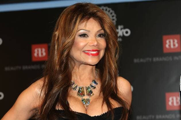 La Toya Jackson zu Besuch auf der Messe Beauty International in Düsseldorf. Am Stand der Firma Alessandro präsentiert sie DREAM CREAM, die teuerste Handcreme der Welt.