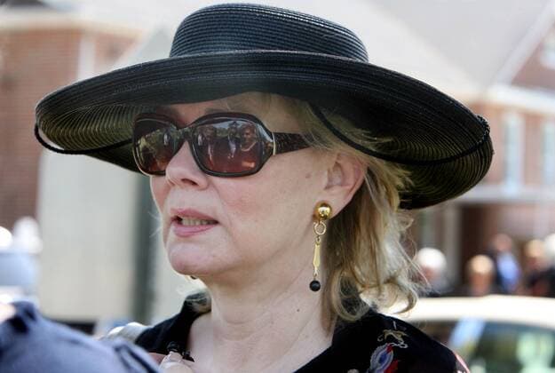 Apr. 15, 2010 - Mclemoresville, TN, U.S. - 15 April 10 Designing women co-star Jean Smart leaves the cemetery following services for Dixie Carter on Thursday in McLemoresville, Tenn. She just had the joy of life in her Smart said of Carter. Mclemoresville U.S. - ZUMAc51