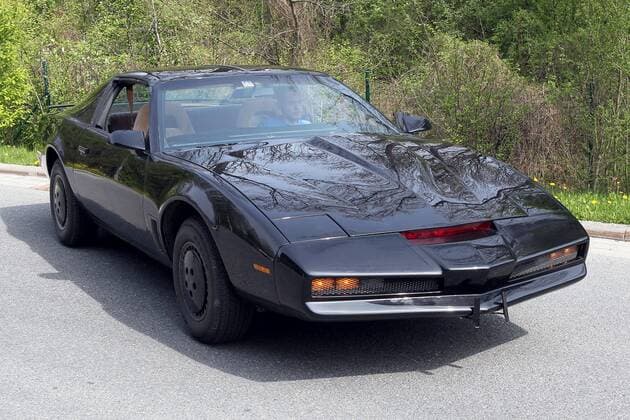 Kultauto K.I.T.T. aus der US-Serie Knight Rider während eines Photocalls zur ARD-Unterhaltungsshow Musikantenstadl mit Fernsehmoderator Andy Borg ( AUT ) und Schauspieler und Sänger David Michael Hasselhoff ( USA ) am 23.04.2010 vor der Messehalle in Salzburg.