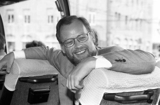 Kanzlerkandidat Rudolf Scharping (Deutschland SPD) im Reisebus während seiner Wahlkampfreise