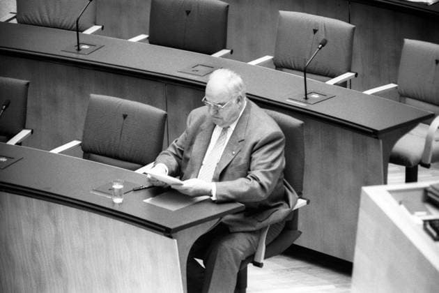 Bundeskanzler Helmut Kohl (Deutschland CDU) während der Haushaltsdebatte im Bundestag in Bonn