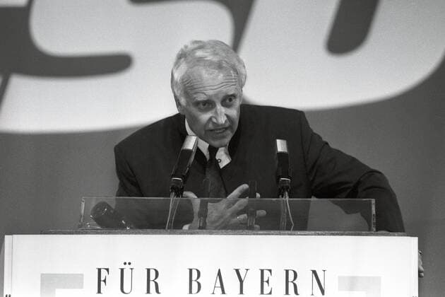 Edmund Stoiber (Deutschland CSU Ministerpräsident Bayern) während des Parteitags der CSU in München