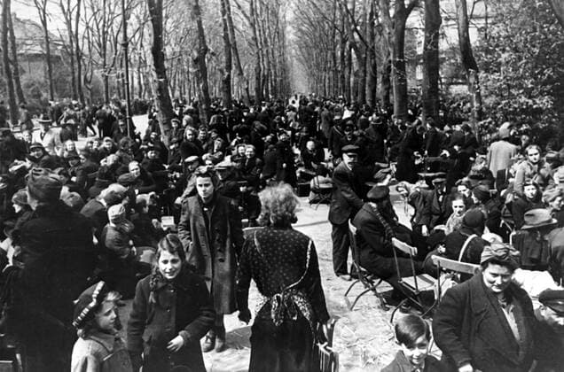 Berlin, 1945. The last days of the war. People of Berlin are pictured in the neutral zone. Reproduction.  TASS_267908