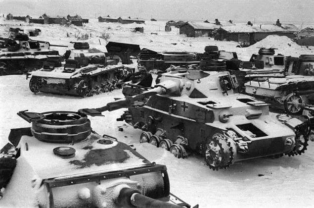 IMAGO History, Zweiter Weltkrieg: 1939 - 1945 Destroyed Nazi tanks on the outskirts of Stalingrad.  TASS_277726
