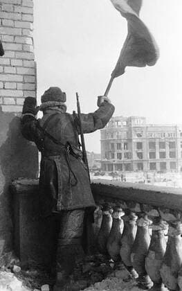 IMAGO History, Zweiter Weltkrieg: 1939 - 1945 Stalingrad. Great Patriotic War. On the second of February 1943 the Soviet government claimed the victory in the Battle of Stalingrad.  TASS_81701