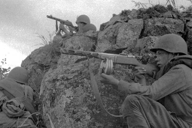 Soviet soldiers combat in Manchuria (the 9th of August 1945). Reproduction.  TASS_203214