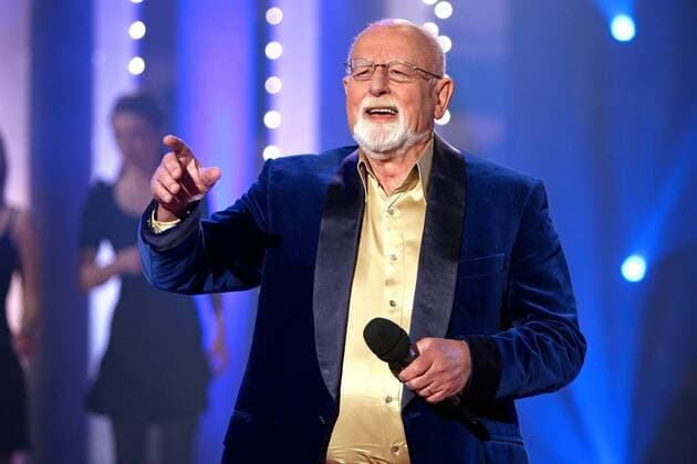 Sänger Roger Whittaker ( GBR ) während der Generalprobe zur MDR - Fernsehshow Alles gute zum Muttertag am 06.05.2010 im Goldenen Pflug , Altenburg.
