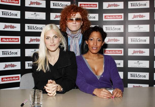 (L-R) Sandy Mölling, Lucy Diakowska, Jessica Wahls Autogrammstunde der No Angels bei Media Markt Hamburg Wandsbek , 21.05.2010