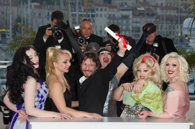 CANNES, FRANCE - MAY 23: (L-R) Actresses Evie Lovell, Julie Atlas Muz, winner of the award for Best Director Mathieu Amalric (Beste Regie), Kitten on the Keys, Dirty Martini and Mimi Le Meaux attend the Palme d Or Award Photocall held at the Palais des Festivals during the 63rd Annual Cannes Film Festival on May 23, 2010 in Cannes, France. 