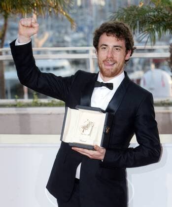 Actor Elio Germano (Bester Schauspieler) poses during a photocall after winning the Best Actor award for his role in the film Biutiful during the award ceremony of the 63rd Cannes Film Festival in France, May 23, 2010. (Xinhua Xiao He) (yc) (10)FRANCE-FILM-FESTIVAL-CANNES 