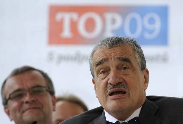 Chief of political party TOP 09 Karel Schwarzenberg (right) and vicechairman of the party Miroslav Kalousek (left) during a press conference on Tuesday, May 25 in Prague. (CTKxPhoto MichalxKamaryt)  CTKPhoto7201005250314301