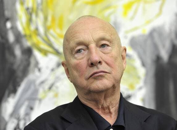 Der Maler und Bildhauer Georg Baselitz steht heute (26.05.2010) in der Galerie Neue Meister im Albertinum in Dresden. Baselitz ist künftig mit zwölf wichtigen Werken in einem eigenen Saal zwischen den Räumen für A.R.Penck und Gerhard Richter vertreten. 26.05.2010