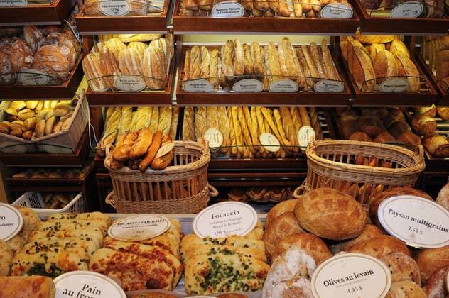 Brotauslage in einem Markt in Montreal, Quebec, Kanada ibltps01563374