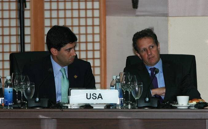 (100604) -- SEOUL, June 4, 2010 (Xinhua) -- U.S. Treasury Secretary Timothy Geithner (R) and Federal Reserve Governor Kevin Warsh attend a banquet of the G20 finance ministers and central bank governors in Busan, Seoul. The meeting of the G20 finance ministers and central bank governors kicked off here on Friday. (Xinhua) (lyx) (5)SOUTH KOREA-G20 MEETING-BANQUET 