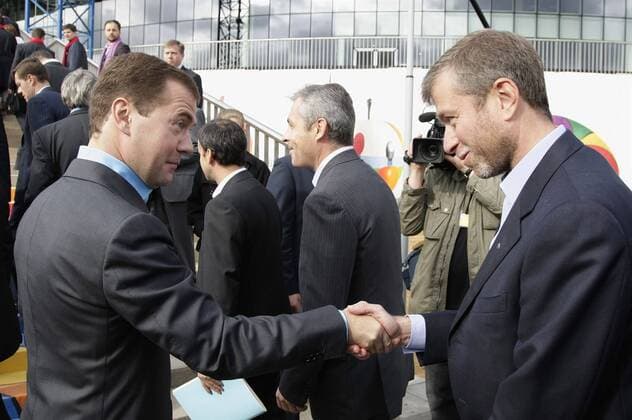 ITAR-TASS 286: MOSCOW, RUSSIA. SEPTEMBER 20, 2009. President of Russia Dmitry Medvedev (L) and businessman Roman Abramovich appear at a meeting with the partners-founders and members of the international board of trustees of the Moscow School of Management Skolkovo .  1036283