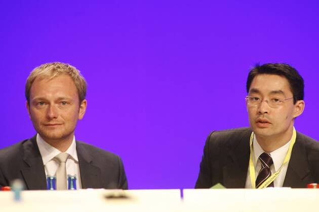 FDP-Generalsekretär Christian LINDNER (links) und Bundesgesundheitsminister Philipp RÖSLER, FDP Bundesparteitag in Köln, 24.-25.04.2010, 24.04.2010.