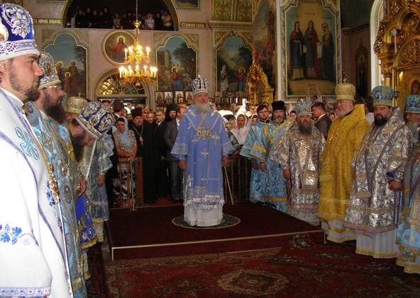 ITAR-TASS 17: RIVNO REGION, UKRAINE. AUGUST 4, 2009. Patriarch Kirill of Moscow and all Russia (C) leads a Divine Liturgy at Svyato-Troitsky Voskresensky (St Trinity Resurrection) Monastery in the town of Koretsk, Rovno Region, West Ukraine. 