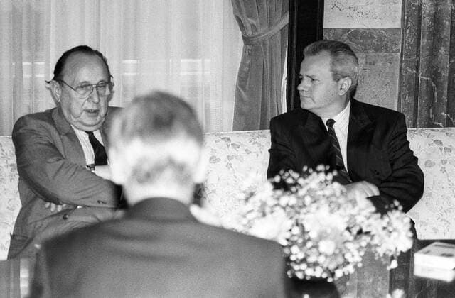 Außenminister Hans-Dietrich Genscher (L, Deutschland FDP) und Präsident Slobodan Milosevic (Republik Serbien) in Belgrad