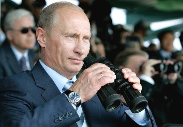 ITAR-TASS 26: CHELYABINSK REGION, RUSSIA. AUGUST 17. Russian President Vladimir Putin at the Chebarkul training range during the Shanghai Cooperation Organization s Peace Mission 2007 joint anti-terrorism military exercises.  502645