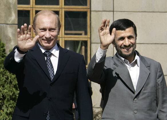 ITAR-TASS 99: TEHRAN, IRAN. OCTOBER 16. Visiting Russian president, Vladimir Putin (L), and Iran s leader Mahmoud Ahmadinejad wave at the camera outside Tehran s Saadabad Palace, the venue of the 2007 Caspian Sea Summit.  519851