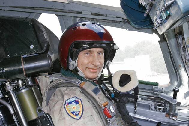 ITAR-TASS47. MOSCOW REGION, RUSSIA. AUGUST 16. Russian President Vladimir Putin in the cockpit of a strategic Tu-160 bomber Pavel Taran ready to take off from the Chkalovsky air field to the area of an exercise involving strategic aviation and the North Fleet.  Highlight 173453