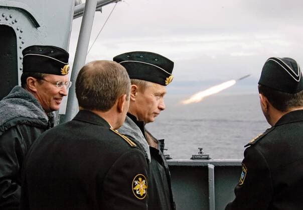 ITAR-TASS 35: MURMANSK REGION, RUSSIA. AUGUST 17. Defence Minister Sergei Ivanov, Deputy Commander-in-Chief of the Northen Fleet Mikhail Zakharenko, Russian President Vladimir Putin and Commander-in-Chief of the Nothren Fleet, Mikhail Abramov (L-R) watching military exercises aboard Pyotr Veliky heavy nuclear missile cruiser.  Highlight 173650