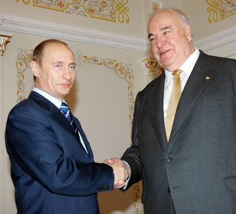 ITAR-TASS 31: MOSCOW REGION, RUSSIA. OCTOBER 13. Russian President Vladimir Putin and former Chancellor of Germany Helmut Kohl (L-R) seen handshaking in the Novo-Ogaryovo residence.  Highlight 184755