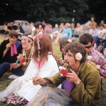 London. Hippies in a public garden.  1201909