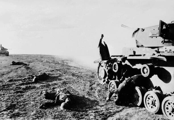 IMAGO History, Zweiter Weltkrieg: 1939 - 1945 German tank attack (Stalingrad, September of 1942).  225912