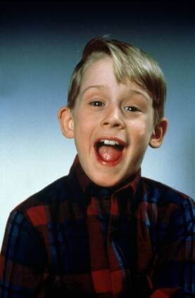 KPA42224.jpg KEVIN - ALLEIN ZU HAUS Home Alone USA 1990 Chris Columbus Trickreich und selbstbewusst: MACAULAY CULKIN als Kevin BOX UnitedArchives42224