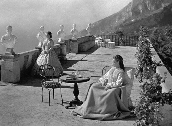 KPA43627.jpg SISSI - SCHICKSALSJAHRE EINER KAISERIN Austria 1957 Ernst Marischka Die kranke Sissi (ROMY SCHNEIDER) sucht Erholung auf einer griechischen Insel. Szene mit MAGDA SCHNEIDER (Herzogin Ludovika) B203963 UnitedArchives43627