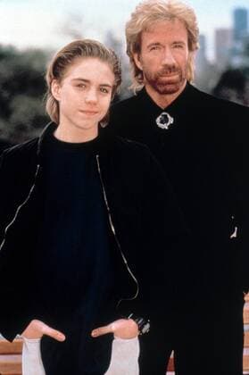 KPA56780.jpg SIDEKICKS Sidekicks USA 1992 Aaron Norris Barry Gabrewski (JONATHAN BRANDIS), Chuck Norris (CHUCK NORRIS) box UnitedArchives56780