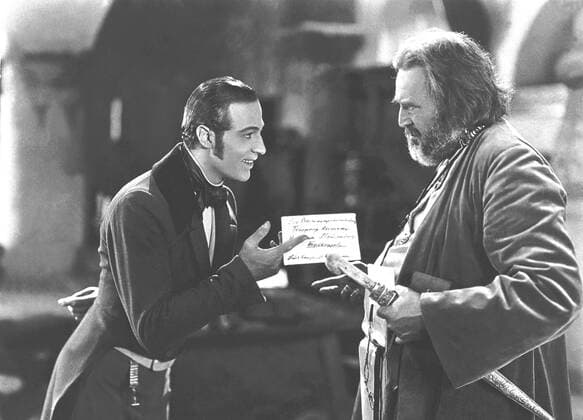 KPA66188.jpg THE EAGLE The Eagle USA 1925 Clarence Brown RUDOLPH RODOLFO VALENTINO (Lt. Vladimir Dubrovsky The Black Eagle) und JAMES A. MARCUS (Kyrilla Troekouroff) B35659 rights=ED UnitedArchives66188