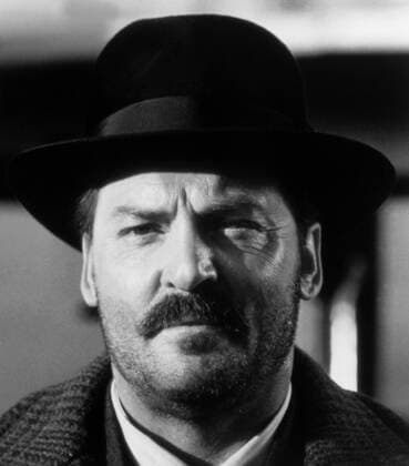 Hemingway (1988) STACY KEACH (Hemingway) B287900 UnitedArchives67433