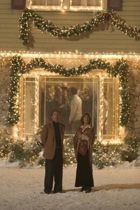 Verrückte Weihnachten (2004) Die Kranks (TIM ALLEN und JAMIE LEE CURTIS) können dem Weihnachtswahn so leicht nicht entkommen. UnitedArchives68023
