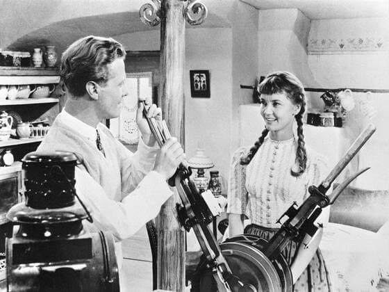 KPA68079.jpg ICH DENKE OFT AN PIROSCHKA BRD 1955 Kurt Hoffmann Andreas (GUNNAR MÖLLER) und Piroschka (LISELOTTE PULVER) B163895 Film, Fernsehen, Liebesfilm, Komödie, 50er rights=ED UnitedArchives68079