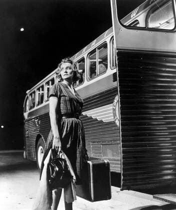 OSCARS. Beste Hauptdarstellerin. Preisträgerinnen 1961-1970 KPA73363.jpg DER WILDESTE UNTER TAUSEND Hud USA 1963 Martin Ritt Szene: Almas (PATRICIA NEAL) Abreise mit dem Greyhoundbus. B111463 rights=RM UnitedArchives73363