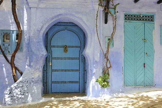 Haustüren mit Türklopfer, Chefchaouen, Rif-Gebirge, Nordmarokko, Marokko, Afrika iblwgb01655684
