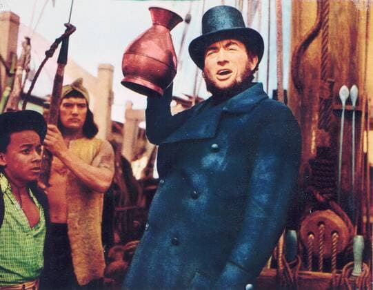 GREGORY PECK Gregory Peck wurde am 5. April 1916 in La Jolla geborenNach dem Besuch der Highschool und einem Medizinstudium ging er 1939 nach New York. Er erhielt ein Stipendium für die Neighbourhood Playhouse School of Dramatics. 1943 debütierte er in dem Film Days of Glory und erhielt einen Vertrag von RKO. 1962 bekam er einen Oscar für seine Rolle in To Kill a Mockingbird . Peck verkörpert in seinen Rollen meist den aufrechten, standhaften und intelligenten Helden. Neben seiner Tätigkeit als Produzent engagiert er sich für wohltätige Organisationen.Foto: Moby Dick 1956. 1349 , GregoryPeck2 UnitedArchives21479