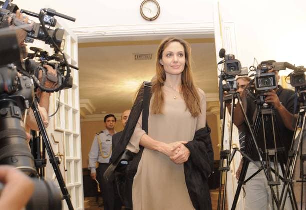 UN High Commissioner for Refugees (UNHCR) Goodwill Ambassador Angelina Jolie arrives to meet Pakistan s Prime Minister Yusuf Raza Gilani (unseen) at the prime minister s residence in Islamabad, Pakistan on September 8, 2010.  PAK20100908701