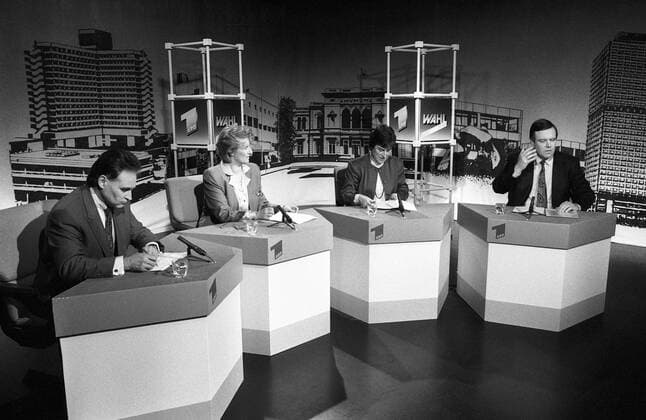 V.l.n.r.: Erwin Huber (Deutschland CSU), Cornelia Schmalz-Jacobsen (FDP), Anke Fuchs (SPD) und Volker Rühe (CDU) während der Bundestagsrunde des WDR in Bonn