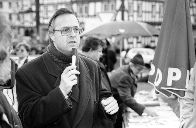Hans Eichel (Deutschland SPD) im hessischen Straßenwahlkampf