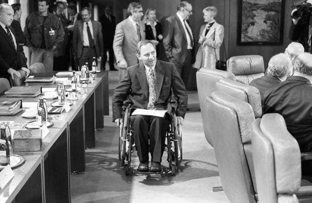 Innenminister Wolfgang Schäuble (Deutschland CDU) anlässlich einer Kabinettssitzung in Bonn