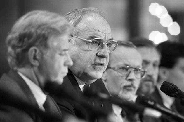 Bundeskanzler Helmut Kohl (Mitte), Lothar de Maiziere (re.) und Kurt Biedenkopf (alle Deutschland CDU) in Bonn
