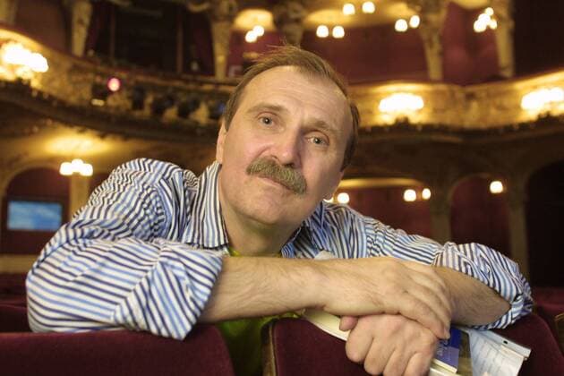 Berliner Ensemble Der bosnische Autor Dzevad Karahasan nach seinem Vortrag zur Eröffnung des 2. Internationalen Literaturfestivals im Berliner Ensemble am 10.09.2002.