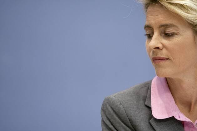 Berlin, den 27.09.2010 - Bundespressekonferenz Foto: Dr. Ursula von der Leyen, CDU, Bundesministerin für Arbeit und Soziales, anlässlich einer Pressekonferenz zur Neubemessung der Regelsätze in der Grundsicherung für Arbeitsuchende.