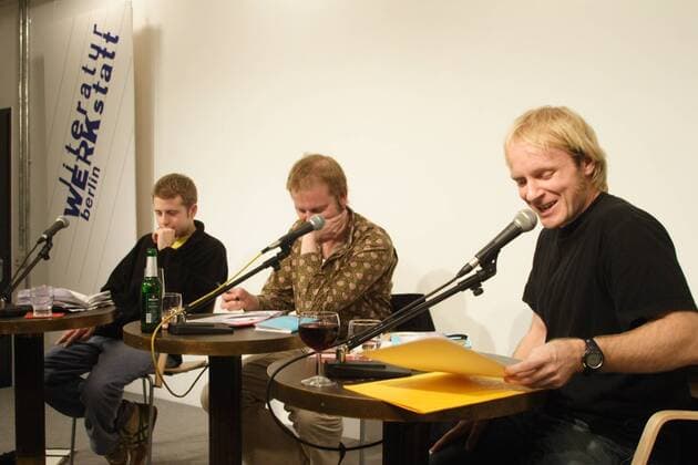 literaturWERKstatt berlin. Schweiz - Normal - In Lesung und Gespräch: (v.l.n.r.) Gabriel Vetter (Kreuzlingen, Schweiz) , Michael Stauffer (Bienne, Schweiz), Moderation: Jochen Schmidt (Autor, Berlin)