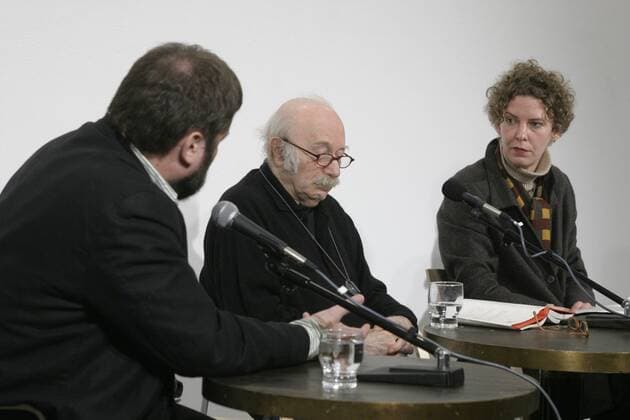 FUCK AMERICA Veranstaltung der Literaturwerkstatt Berlin zur Herausgabe der Werkausgabe von Edgar Hilsenrath. Im Gespräch: Edgar Hilsenraht ( Berlin ) (2.v.re.i. B.), Helmut Braun, Herausgeber ( Köln ) (li. im Bild), Moderation: Katharina Hacker, Autorin ( Berlin ) (re. im Bild) Fotografiert am 10.03. 2004